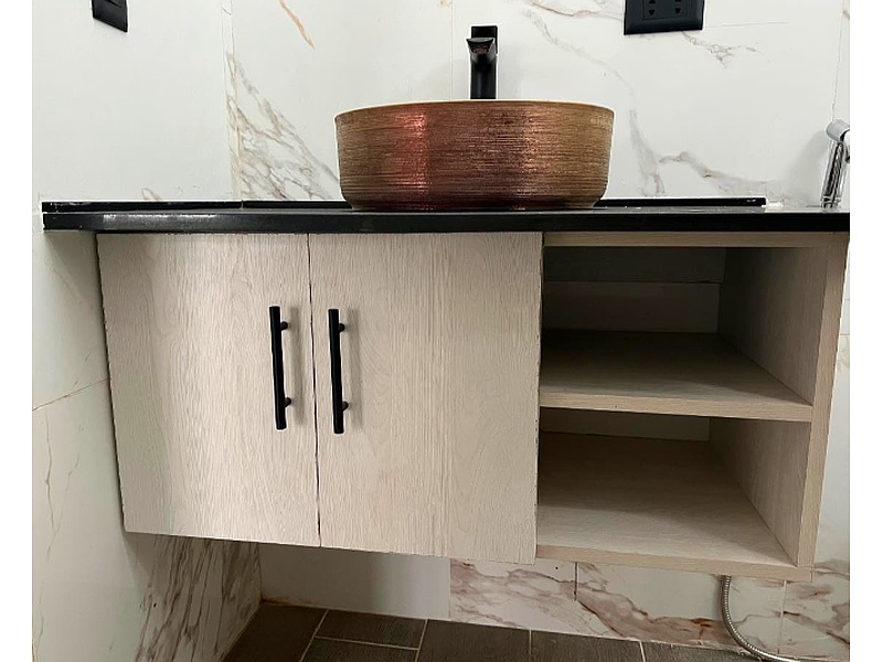 mueble de baño con lavabo dorado Santa Cruz Muebleria Luciane