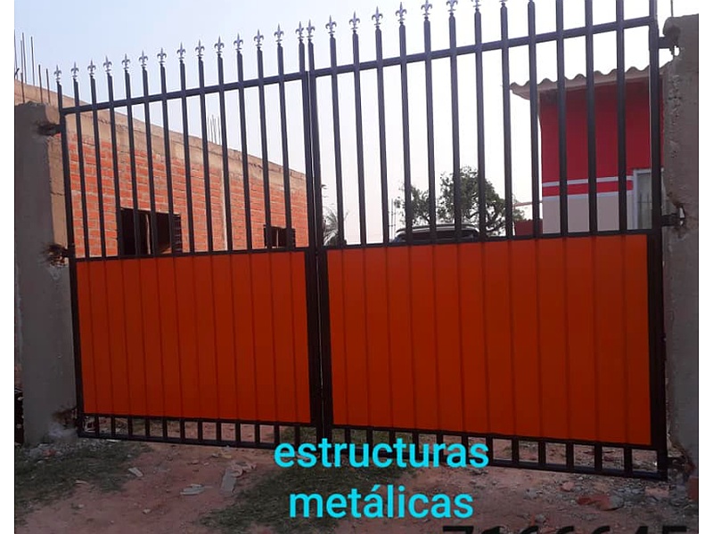 puerta abatible de metal Santa Cruz Estructuras Metálicas "pinto"