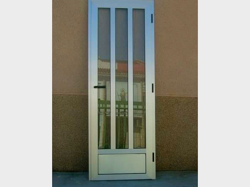 puerta aluminio gris bolivia